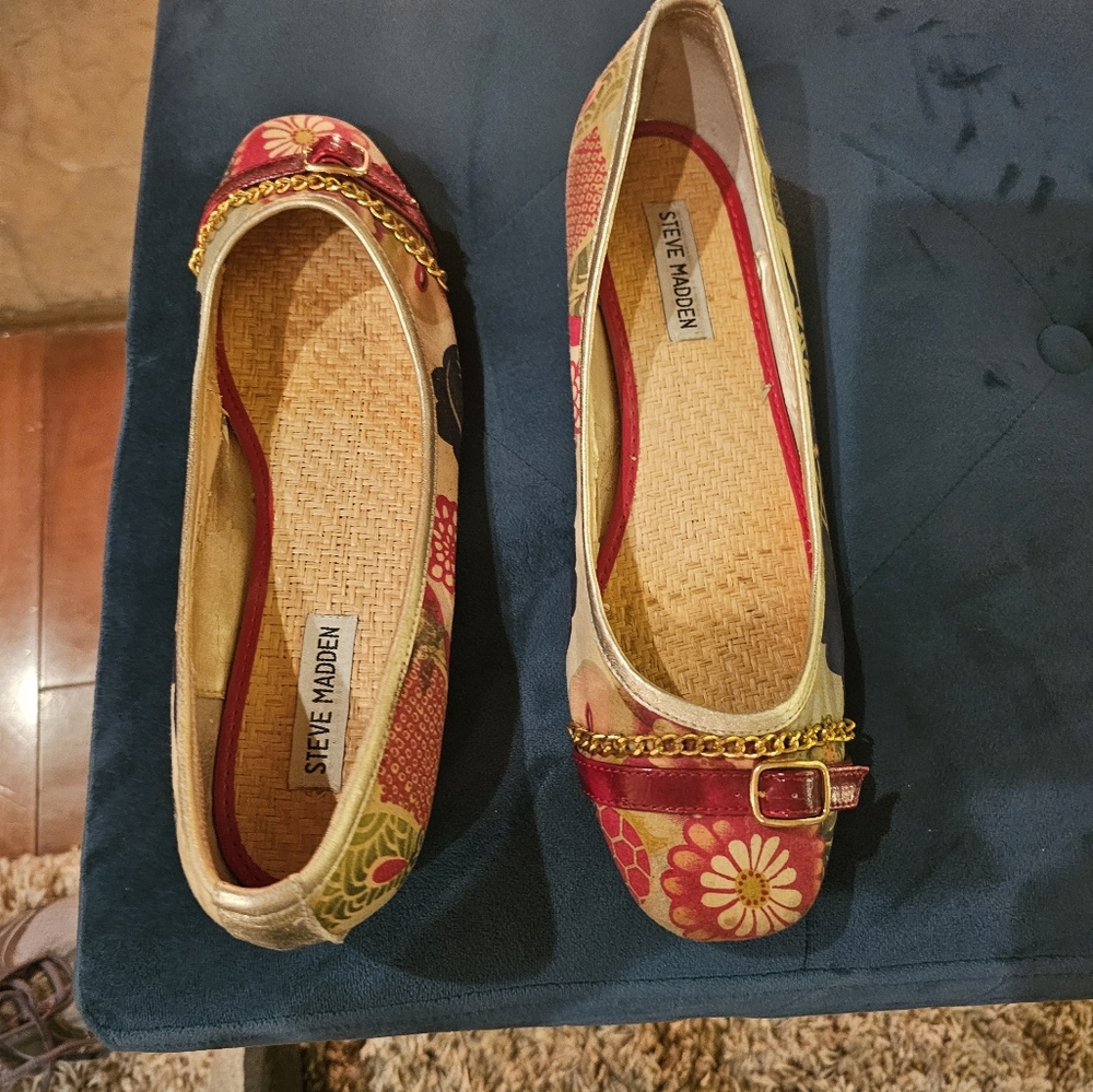Adorable Steve Madden flats. - Picture 3 of 4